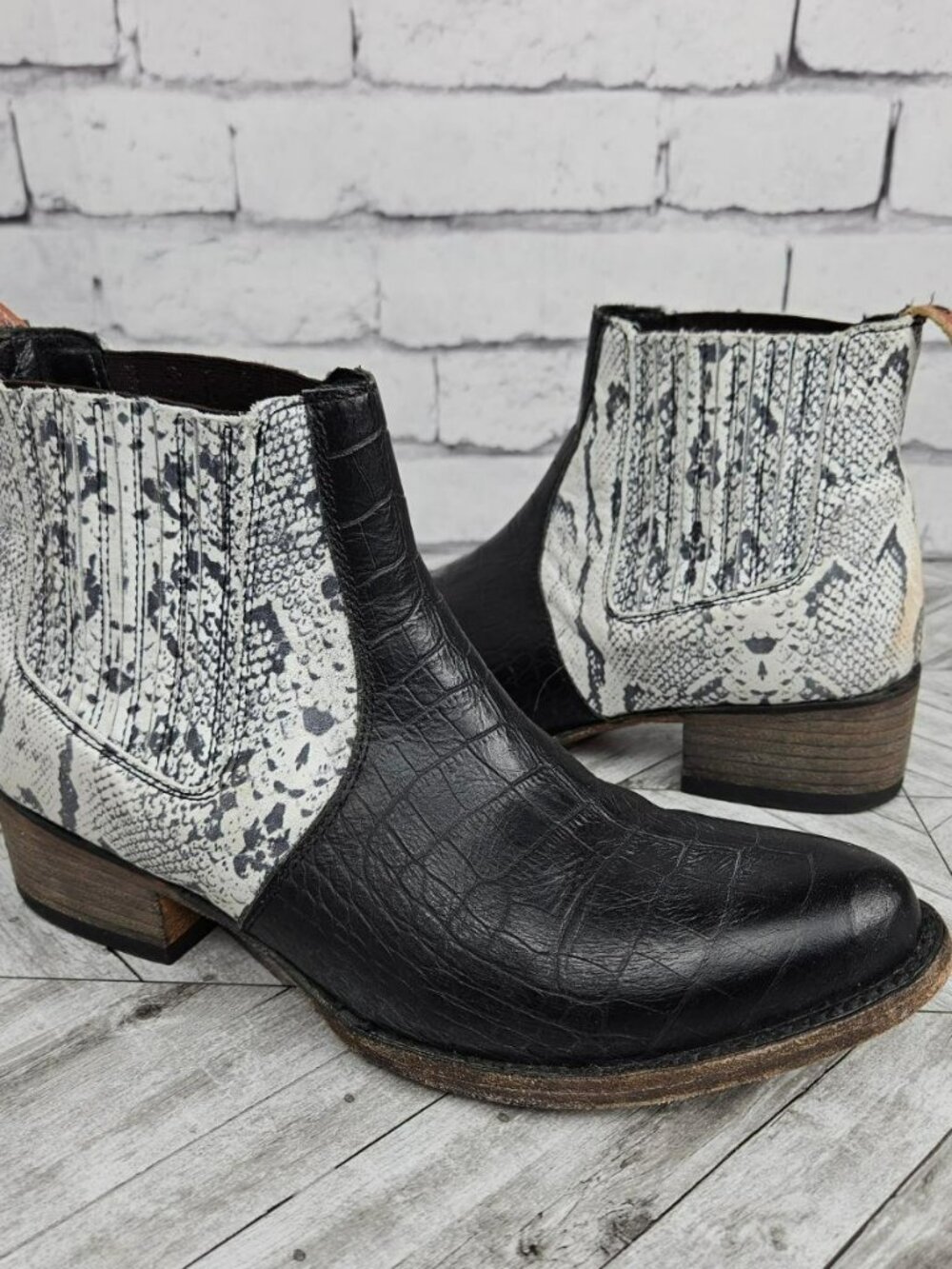Freebird Mens 9 Salamanca Leather Ankle Boots Black White Snake Print Western